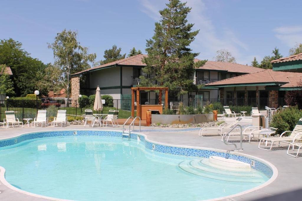 Thunderbird Resort Club Sparks Bagian luar foto